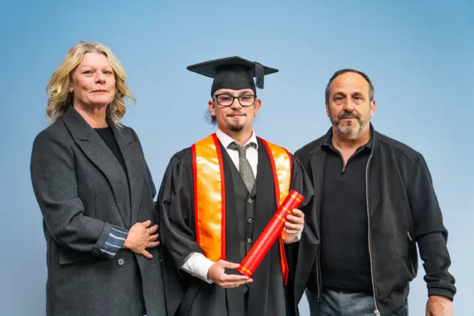HE GRADUATION PORTRAITS 2026 11