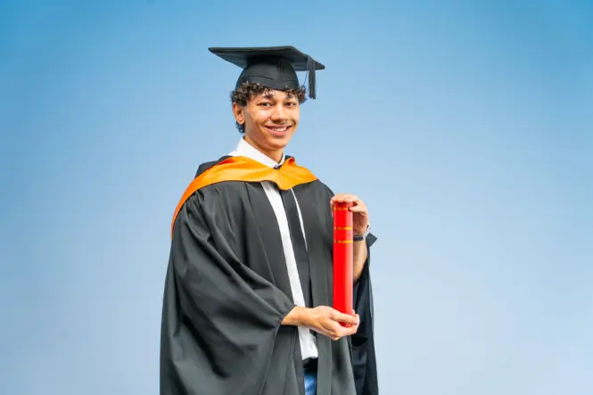 HE GRADUATION PORTRAITS 2026 22