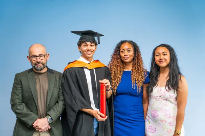HE GRADUATION PORTRAITS 2026 23