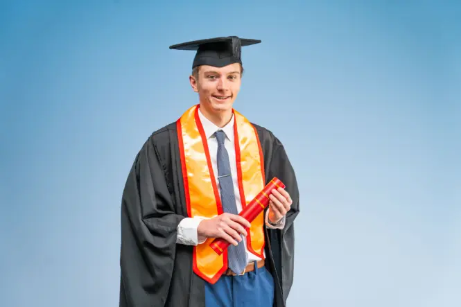 HE GRADUATION PORTRAITS 2026 28