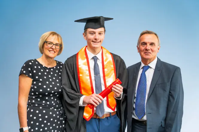 HE GRADUATION PORTRAITS 2026 29