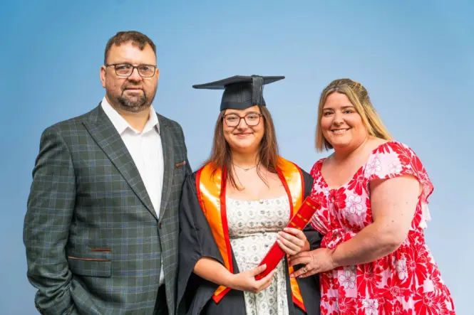 HE GRADUATION PORTRAITS 2026 37