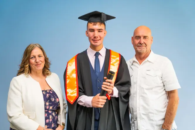 HE GRADUATION PORTRAITS 2026 60