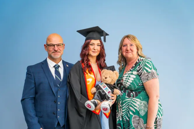 HE GRADUATION PORTRAITS 2026 78