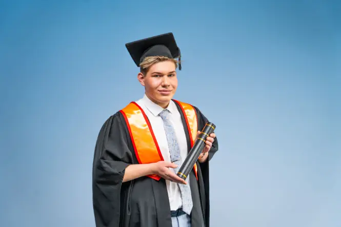 HE GRADUATION PORTRAITS 2026 108