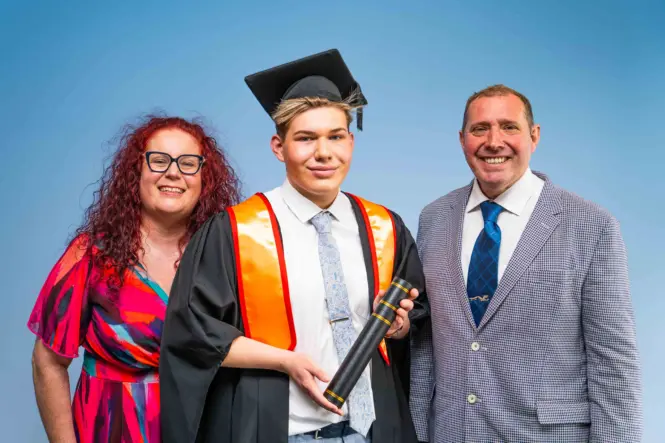 HE GRADUATION PORTRAITS 2026 109