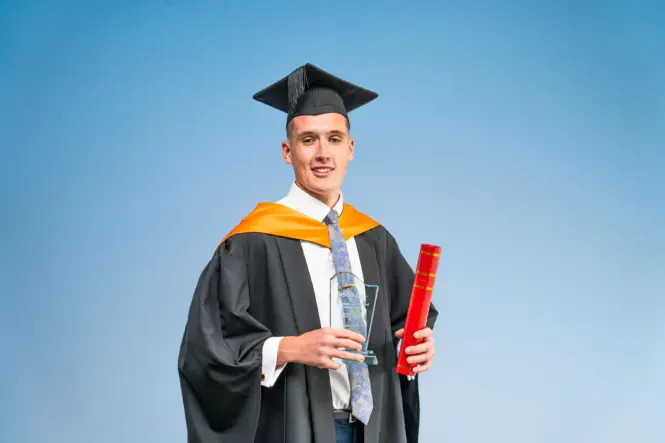 HE GRADUATION PORTRAITS 2026 118