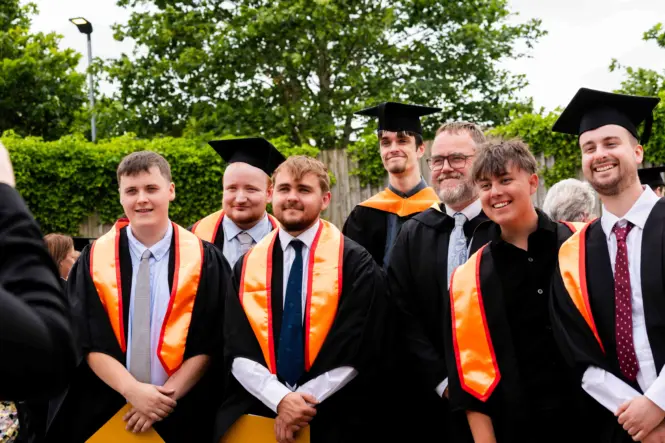 HE GRADUATION web 106